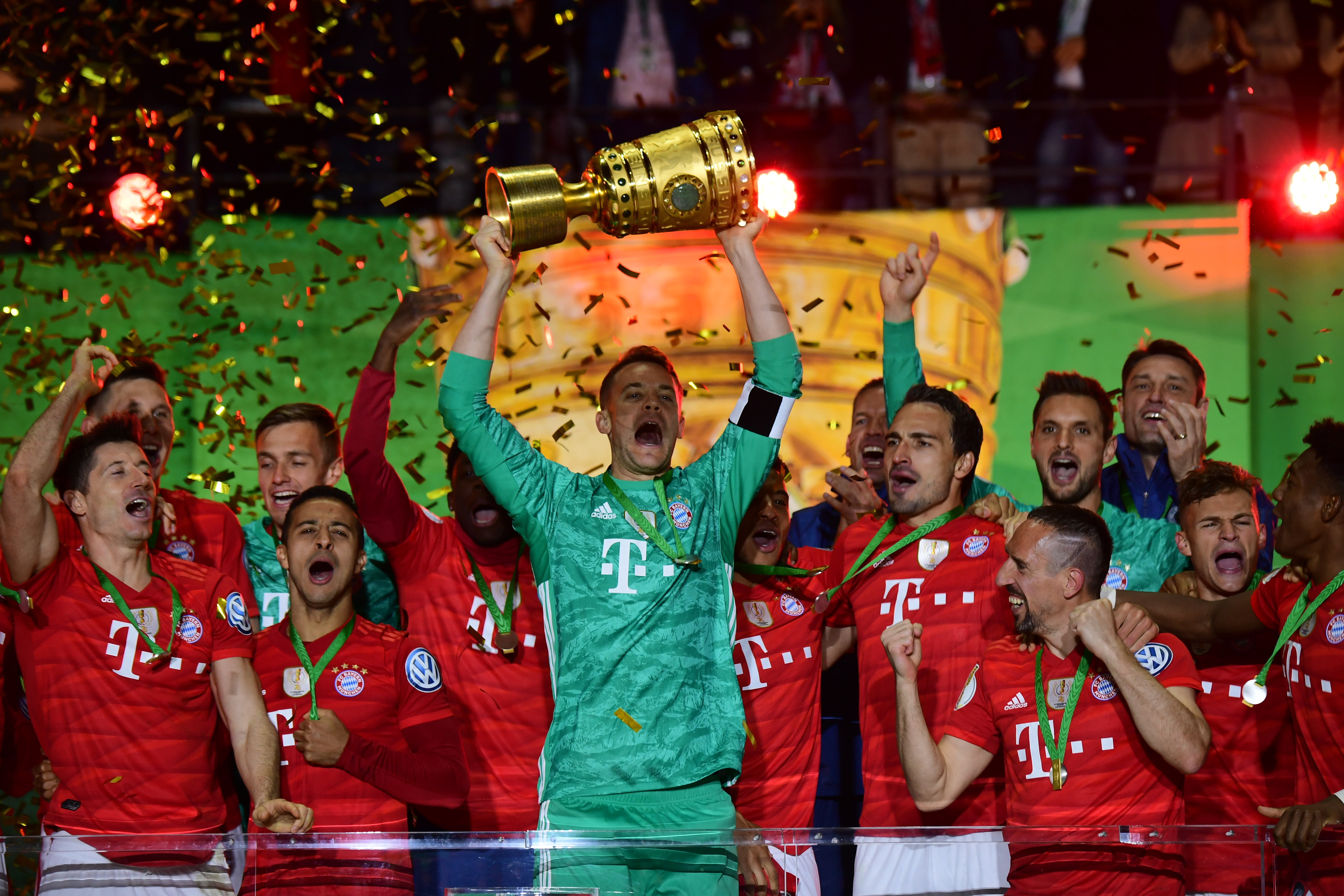 4-1打爆副班长！曼联3轮不败：只差第4名1分 31岁队长2射1传造3球