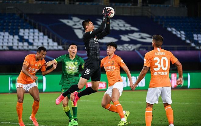 随阿根廷队在西班牙公开训练，梅西：感谢今天到场的所有人