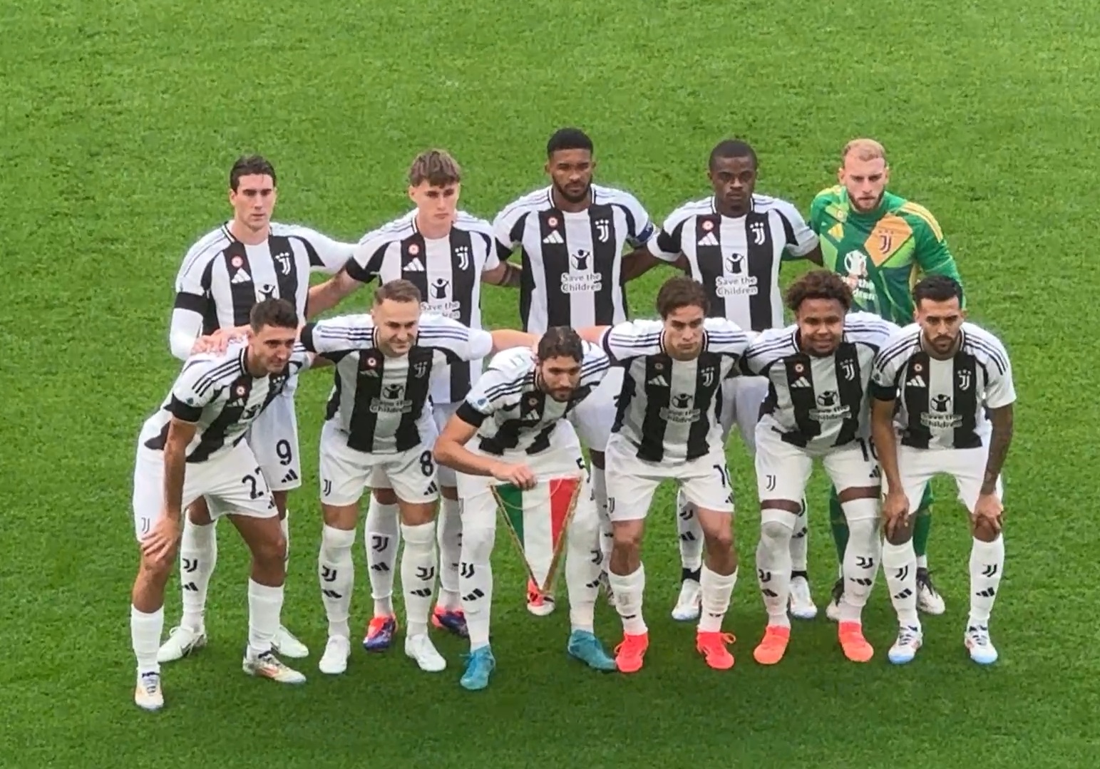 土媒：土超球员返回途中汽车突然起火，好在球员本人提前下车