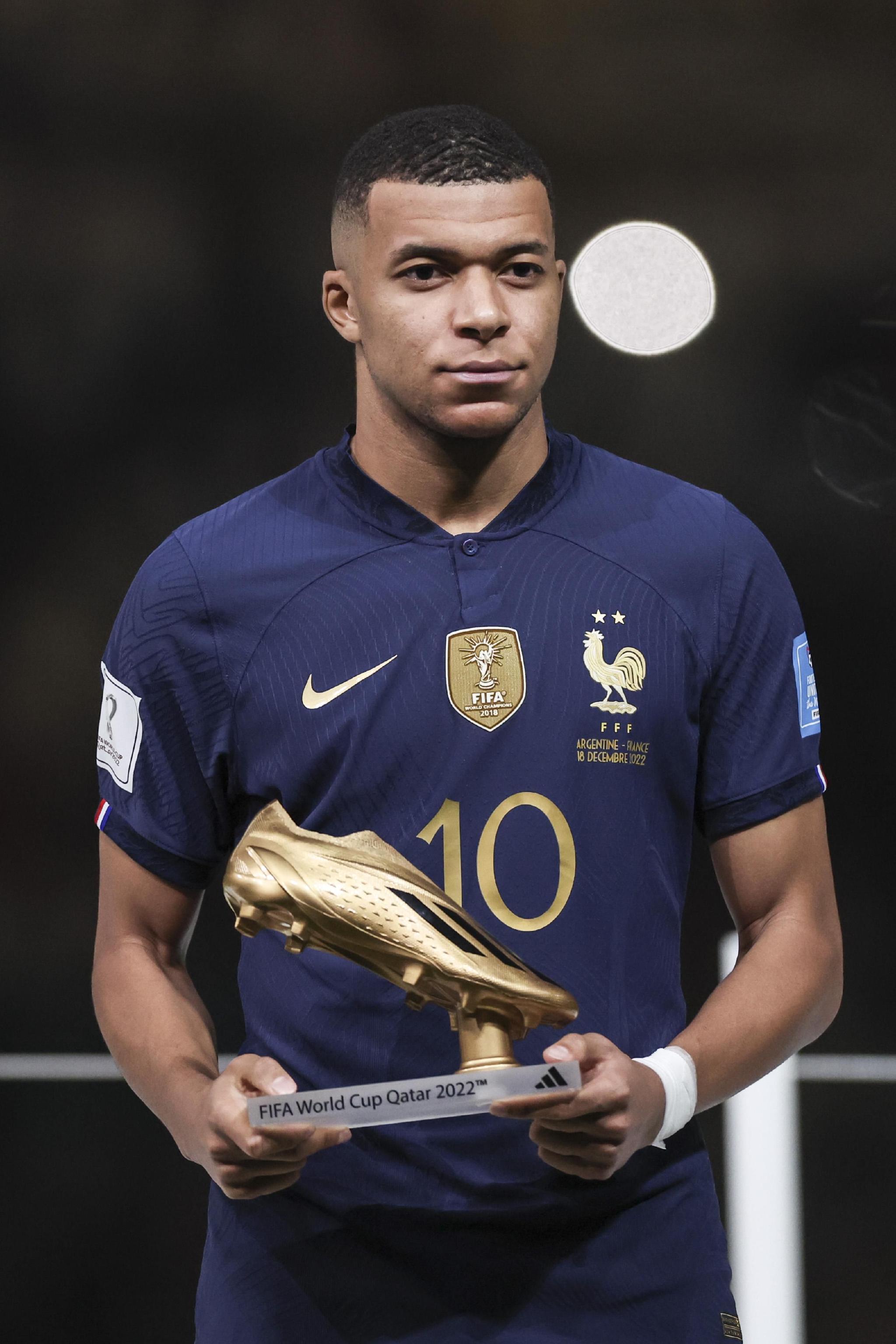 伯尔尼主帅谈骚乱：维拉球员在看台下庆祝，球迷认为被挑衅了